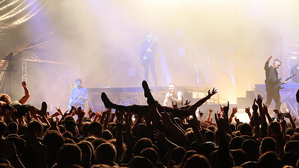 Am Samstagabend ist die bekannte Metal-Band Parkway Drive auf der B&uuml;hne in Bischofsmais gestanden.&nbsp;