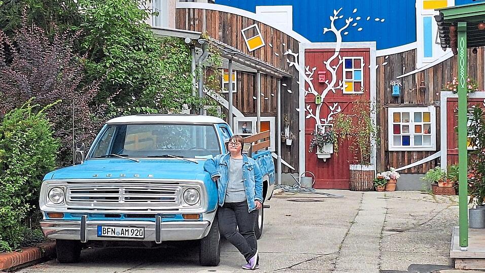 Anna Schmalhofer vor den Kulissen von 'Dahoam ist Dahoam' Anna Schmalhofer vor den Kulissen von 'Dahoam ist Dahoam'