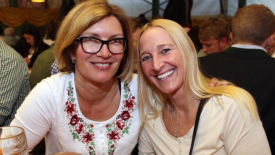 Die Fr&uuml;hjahrsdult 2017 in Landshut neigt sich dem Ende entgegen. Grund genug, noch einmal richtig in den Bierzelten zu feiern - abgerundet vom traditionellen Feuerwerk.