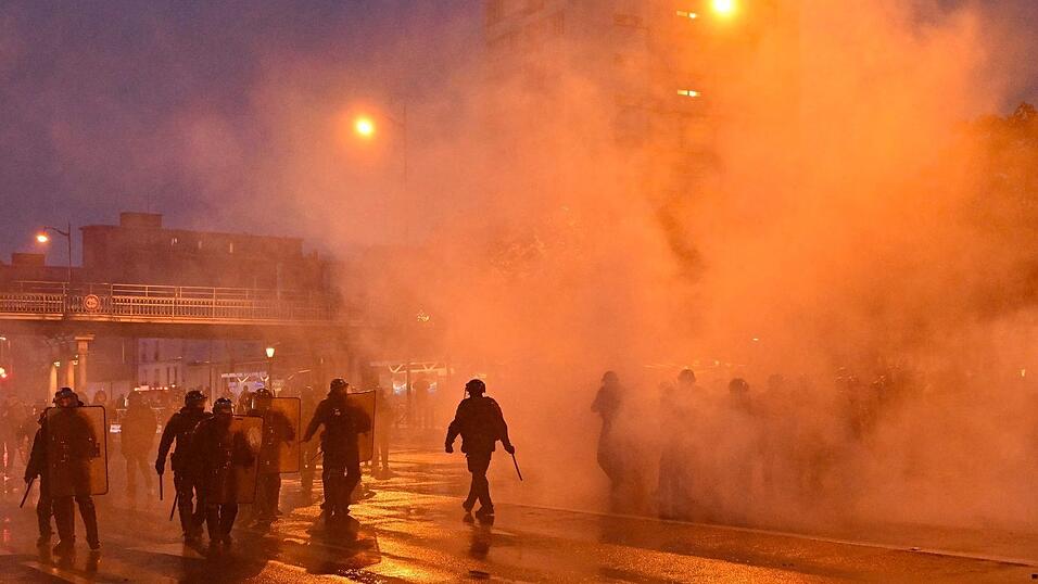 Die Proteste in Frankreich sind eine Inspiration für «Gen Z regelt», die Gruppierung distanziert sich aber von Gewalt (Archivbild). Die Proteste in Frankreich sind eine Inspiration für «Gen Z regelt», die Gruppierung distanziert sich aber von Gewalt (Archivbild).