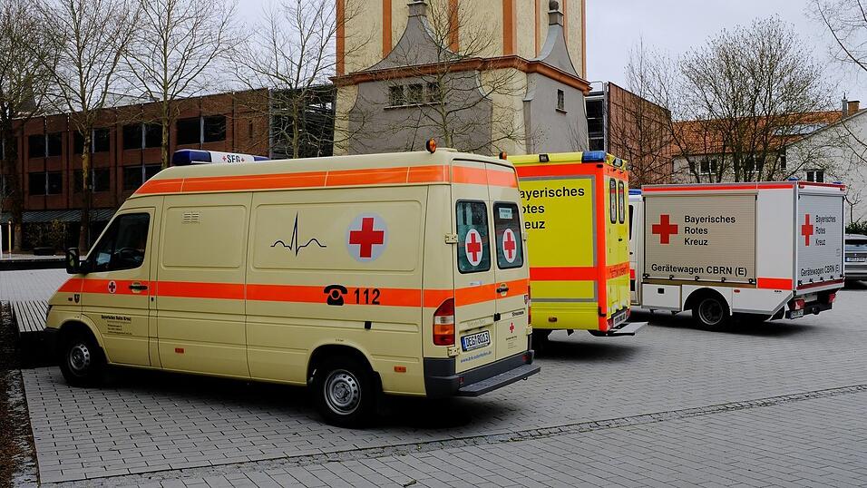 Mehrere (ehemalige) Mitarbeiter des BRK-Kreisverbandes Straubing-Bogen äußern sich weiterhin zu den Vorwürfen gegen den Verband. Mehrere (ehemalige) Mitarbeiter des BRK-Kreisverbandes Straubing-Bogen äußern sich weiterhin zu den Vorwürfen gegen den Verband.