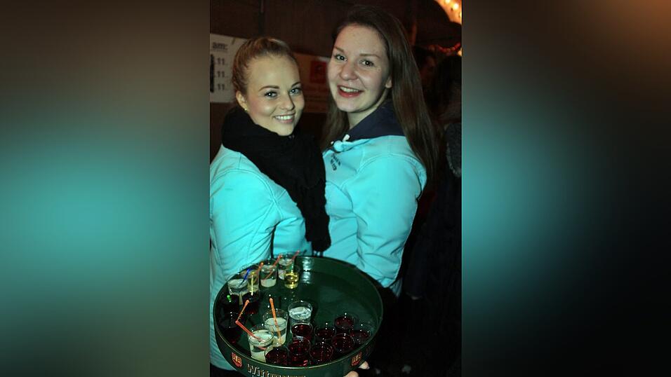 Seit einigen Jahren gehört auch die Weihnachtspyramide am Bischof-Sailer-Platz zur festen Institution zur Weihnachtszeit in Landshut, und ist vor allem bei der jüngeren Generation sehr beliebt. Seit einigen Jahren gehört auch die Weihnachtspyramide am Bischof-Sailer-Platz zur festen Institution zur Weihnachtszeit in Landshut, und ist vor allem bei der jüngeren Generation sehr beliebt.