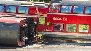 Waggons des verunglückten Regionalzuges