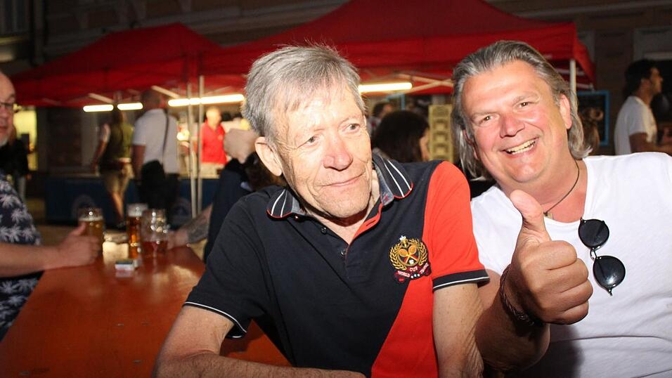 Viele Landshuter genossen ihren Freitagabend auf dem Bismarckplatzfest.