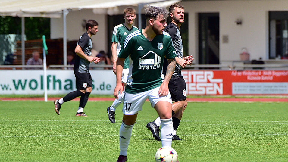 Für Maximilian Prechtl und seine SpVgg Osterhofen gab es am Samstag beim SV Garham zum Start in die Bezirksliga-Saison nichts zu erben. Für Maximilian Prechtl und seine SpVgg Osterhofen gab es am Samstag beim SV Garham zum Start in die Bezirksliga-Saison nichts zu erben.