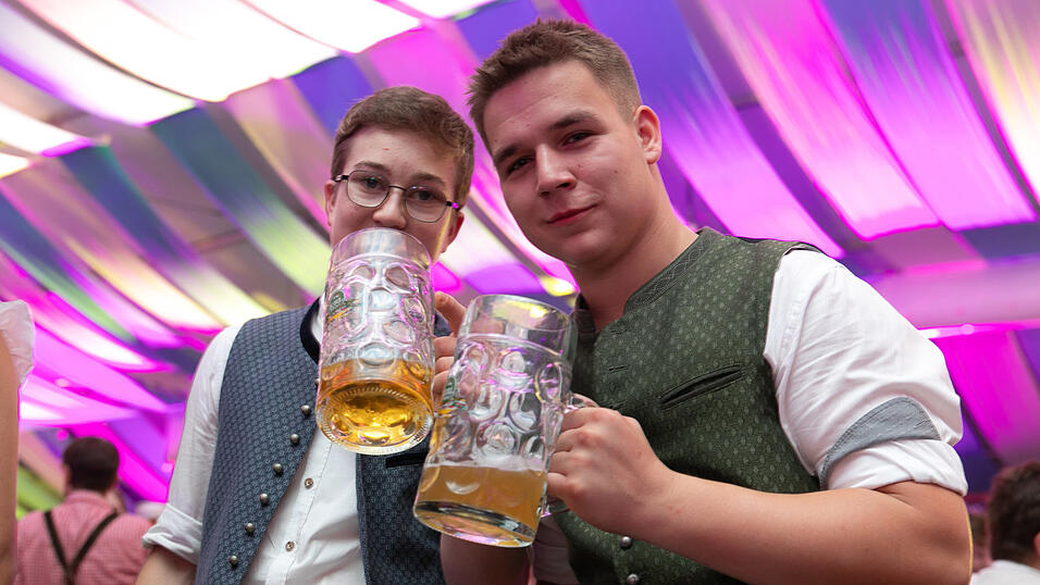 Die Partybilder vom Freitag, 8. August, aus dem Festzelt Wenisch. Die Partybilder vom Freitag, 8. August, aus dem Festzelt Wenisch.
