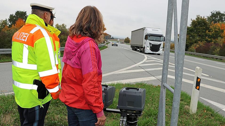 Bis zu 5.500 Fahrzeuge pro Stunde rauschen hier vorbei - und einige davon zu schnell. Bis zu 5.500 Fahrzeuge pro Stunde rauschen hier vorbei - und einige davon zu schnell.