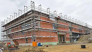 Beim Neubau des Kinderhauses sind die Rohbau-Arbeiten überwiegend abgeschlossen, aktuell läuft der Innenausbau.