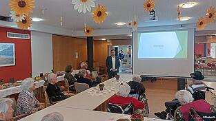 Erster Bürgermeister Valentin Walk begrüßte die Zuhörer. Erster Bürgermeister Valentin Walk begrüßte die Zuhörer.
