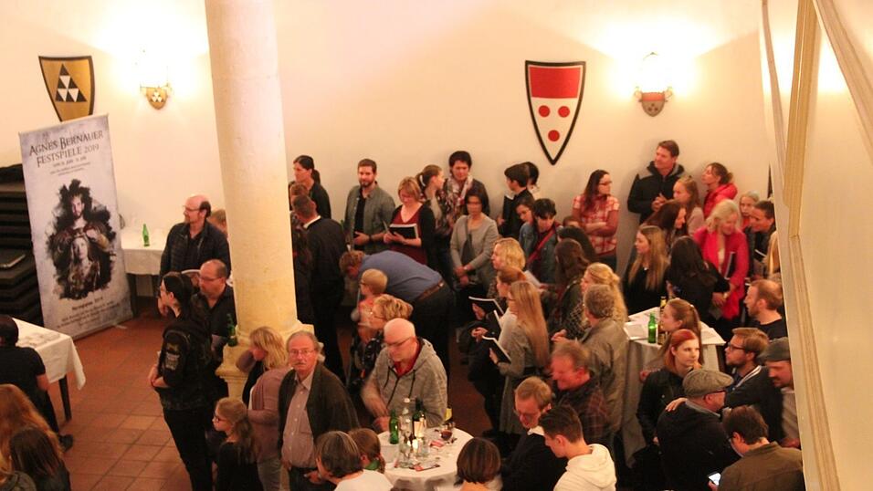 Am Freitag wurden die Darsteller der Sprechrollen in den Agnes Bernauer Festspielen 2019 offiziell vorgestellt.