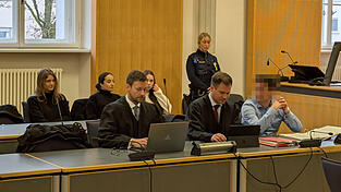 Lebenslang ohne Aussicht auf vorzeitige Entlassung schickt das Landgericht Regensburg den 51-J&auml;hrigen in Haft.