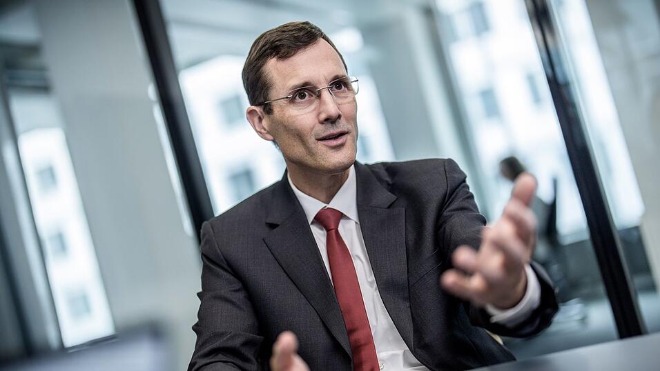 Post-Chef Tobias Meyer h&auml;lt die staatliche Vorschrift, der zufolge 99 Prozent der heute eingeworfenen Briefe am vierten Werktag beim Empf&auml;nger sein m&uuml;ssen, f&uuml;r anspruchsvoll. (Archivbild)