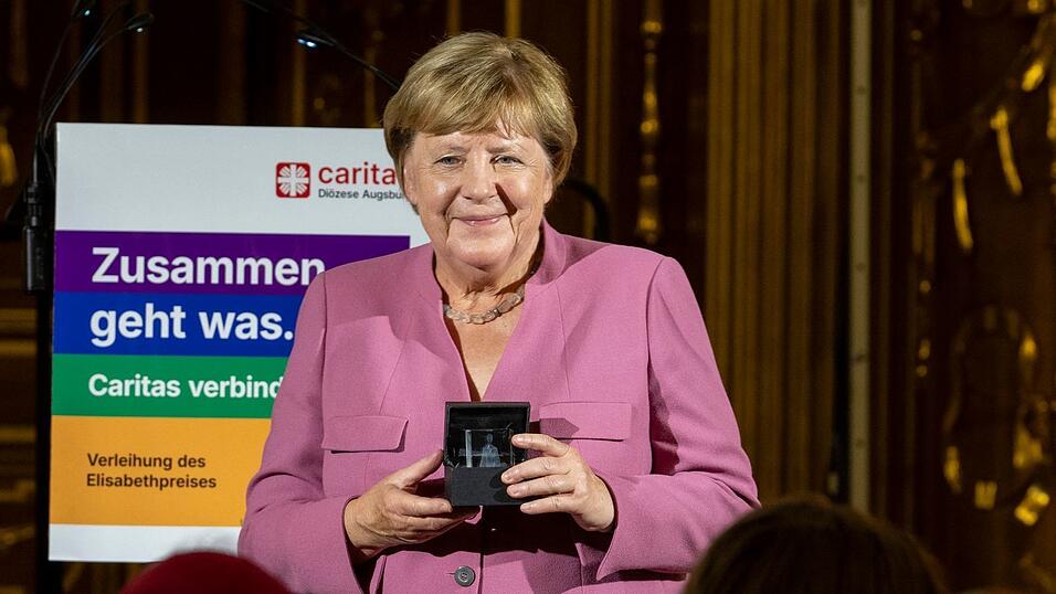 Neben lockeren Repliken fand Merkel auch viele ernste Worte. Neben lockeren Repliken fand Merkel auch viele ernste Worte.