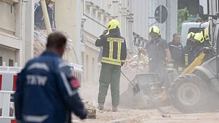 Zwei Menschen werden in den Tr&uuml;mmern des eingest&uuml;rzten Hauses in G&ouml;rlitz noch vermisst.