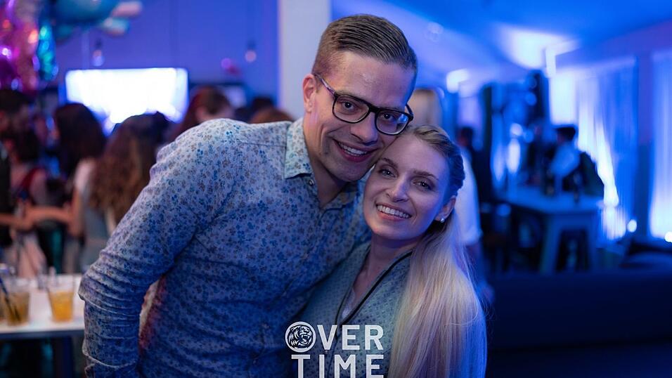 Auch am zweiten Volksfestfreitag schauten viele G&auml;ste im Overtime vorbei.