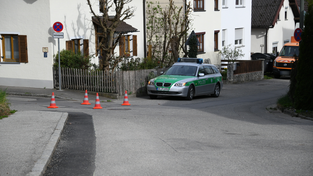 Mehrere Einsatzfahrzeuge der Polizei waren vor Ort.