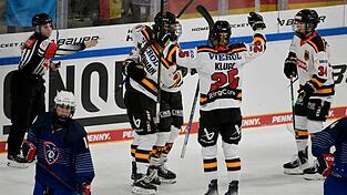 Deutschlands Spielerinnen bejubeln das Führungstor Deutschlands Spielerinnen bejubeln das Führungstor