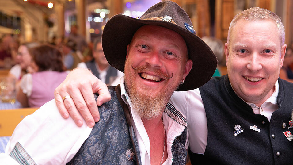 Die Partybilder vom Montag, 18. August, aus dem Festzelt Greindl. Die Partybilder vom Montag, 18. August, aus dem Festzelt Greindl.