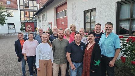 Sie wollen die Rudelzhausener zusammenbringen: die Arbeitsgemeinschaft Dorfladen, rechts B&uuml;rgermeister Michael Krumbucher.