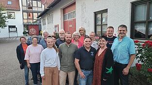 Sie wollen die Rudelzhausener zusammenbringen: die Arbeitsgemeinschaft Dorfladen, rechts Bürgermeister Michael Krumbucher.