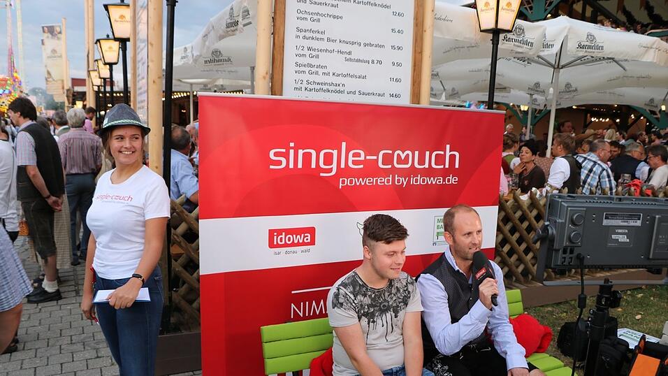 Die Eindrücke der Single-Couch in Bildern, aufgenommen am Freitag, 10. August. Die Eindrücke der Single-Couch in Bildern, aufgenommen am Freitag, 10. August.