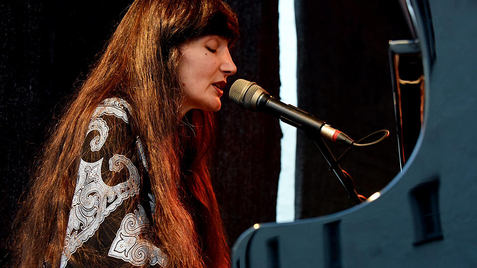 Aziza Mustafa Zadeh im Juli dieses Jahres beim 'SensAktionen Schloss Weekend' in Straubing Aziza Mustafa Zadeh im Juli dieses Jahres beim 'SensAktionen Schloss Weekend' in Straubing