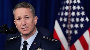 US-Generalstabschef Caine soll Präsident Trump vor Risiken eines Militäreinsatzes im Iran gewarnt haben. (Archivbild) US-Generalstabschef Caine soll Präsident Trump vor Risiken eines Militäreinsatzes im Iran gewarnt haben. (Archivbild)