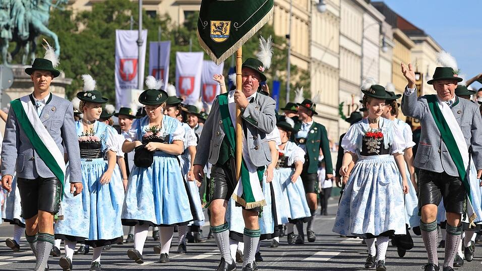 Traumhaftes Wetter, fesche Trachten - der Tag zwei des Oktoberfests. Traumhaftes Wetter, fesche Trachten - der Tag zwei des Oktoberfests.