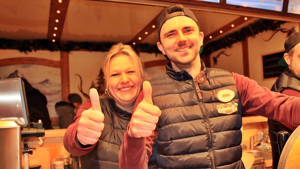 Der idyllische Christkindlmarkt in der Freyung in Landshut zählt zu den schönsten Christkindlmärkten Bayerns. Bei eisigen Temperaturen ist dort insbesondere die Glühwein-Alm natürlich heiß begehrt. Der idyllische Christkindlmarkt in der Freyung in Landshut zählt zu den schönsten Christkindlmärkten Bayerns. Bei eisigen Temperaturen ist dort insbesondere die Glühwein-Alm natürlich heiß begehrt.