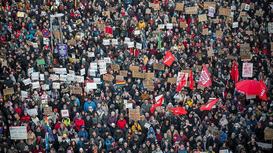 Die Polizei sch&auml;tzt mindestens 20.000 Teilnehmende in N&uuml;rnberg.