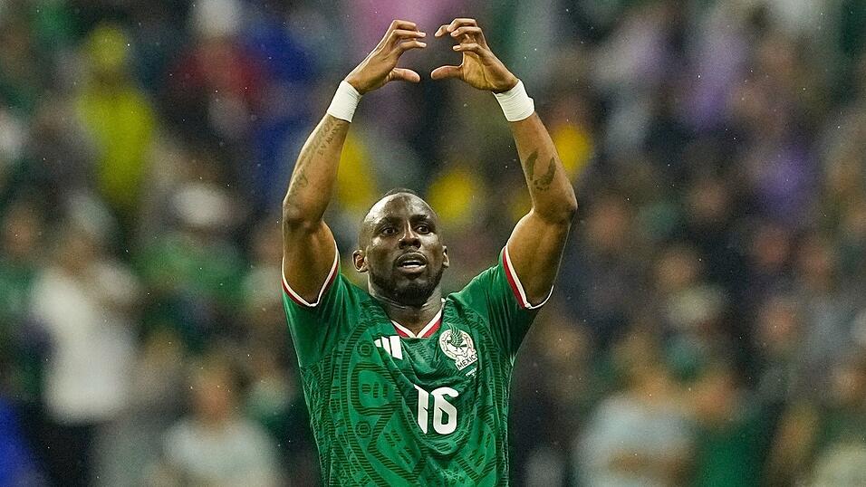 Bereits sein drittes Tor bei dieser WM: Der in Kolumbien geborene Julián Quiñones. Bereits sein drittes Tor bei dieser WM: Der in Kolumbien geborene Julián Quiñones.