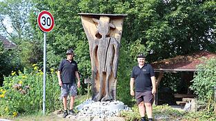 Hermann Bucher (links) und Martin Bucher sind die Hauptverantwortlichen für den Rawuckerlmarkt. Die Vorbereitungen laufen schon seit Mai. Hermann Bucher (links) und Martin Bucher sind die Hauptverantwortlichen für den Rawuckerlmarkt. Die Vorbereitungen laufen schon seit Mai.