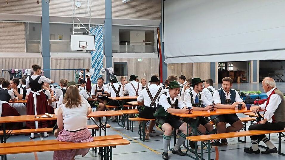 Um 7.30 Uhr wie aus dem Ei gepellt beim Fr&uuml;hst&uuml;ck.