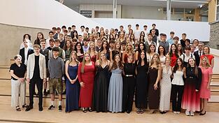 Heuer verlassen insgesamt 90 Schüler aus vier Klassen die Chamer Marienrealschule mit der Mittleren Reife. Heuer verlassen insgesamt 90 Schüler aus vier Klassen die Chamer Marienrealschule mit der Mittleren Reife.