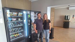 Alexander und Antonja Harl in ihrem Automaten-Shop.