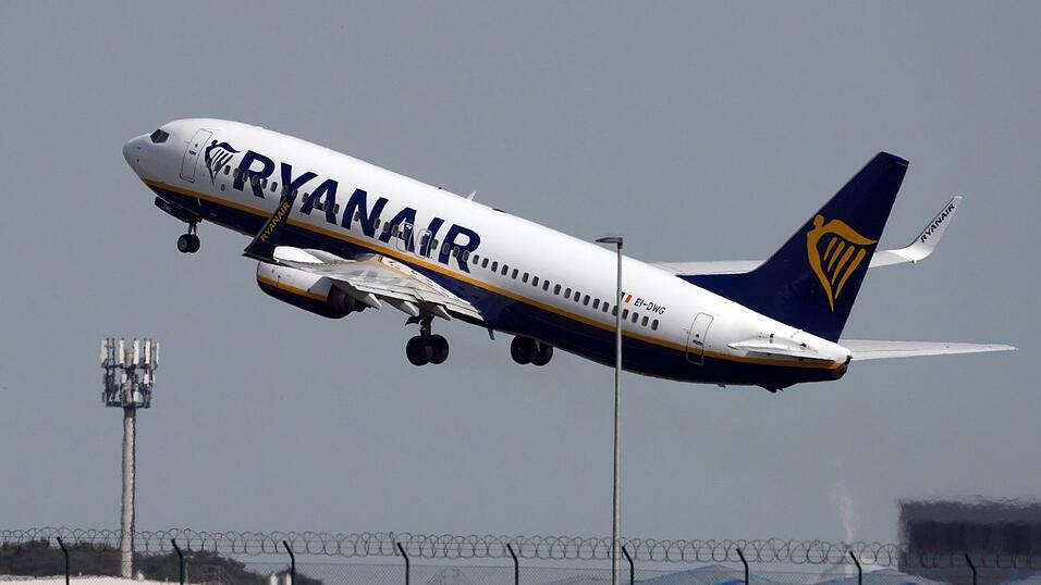 Ryanair streicht seine Basis am Hauptstadtflughafen BER erheblich zusammen. (Archivbild) Ryanair streicht seine Basis am Hauptstadtflughafen BER erheblich zusammen. (Archivbild)