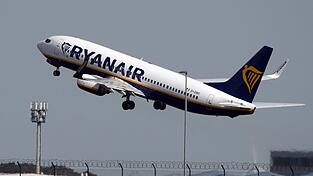 Ryanair streicht seine Basis am Hauptstadtflughafen BER erheblich zusammen. (Archivbild) Ryanair streicht seine Basis am Hauptstadtflughafen BER erheblich zusammen. (Archivbild)