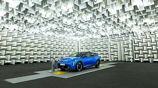 Die neue Semi-Absorber-Kammer ermöglicht Hyundai umfangreiche Autotests in einer technisch definierten Umgebung.