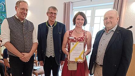 &Uuml;ber den Dank von Stadt und Seniorenbeirat freut sich Pflegedienstleiterin Nadine Pirner.