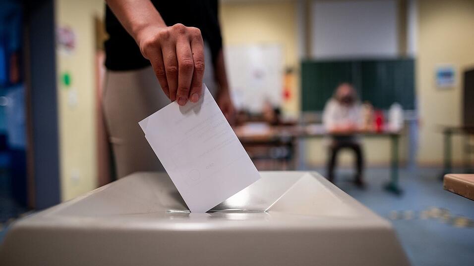 Wahlen in Nordrhein-Westfalen werden stets mit besonders großer Spannung beobachtet: Wie verschieben sich die Gewichte zwischen den Parteien? (Archivbild) Wahlen in Nordrhein-Westfalen werden stets mit besonders großer Spannung beobachtet: Wie verschieben sich die Gewichte zwischen den Parteien? (Archivbild)
