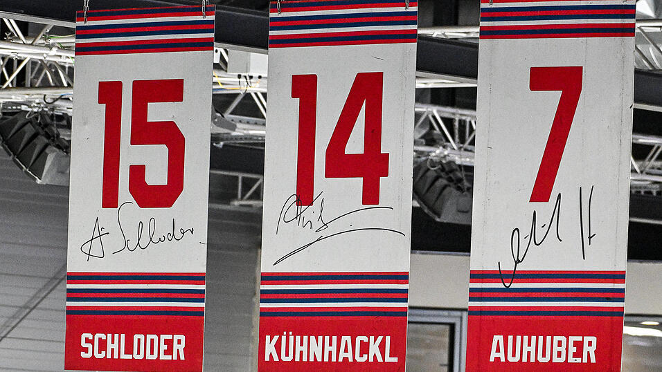 Klaus Auhuber ist neben Alois Schloder und Erich Kühnhackl eine der großen Legenden beim EV Landshut. Seine Trikotnummer 7 (rechts) wird von den Niederbayern deshalb seit der Saison 2010/11 nicht mehr vergeben. Klaus Auhuber ist neben Alois Schloder und Erich Kühnhackl eine der großen Legenden beim EV Landshut. Seine Trikotnummer 7 (rechts) wird von den Niederbayern deshalb seit der Saison 2010/11 nicht mehr vergeben.