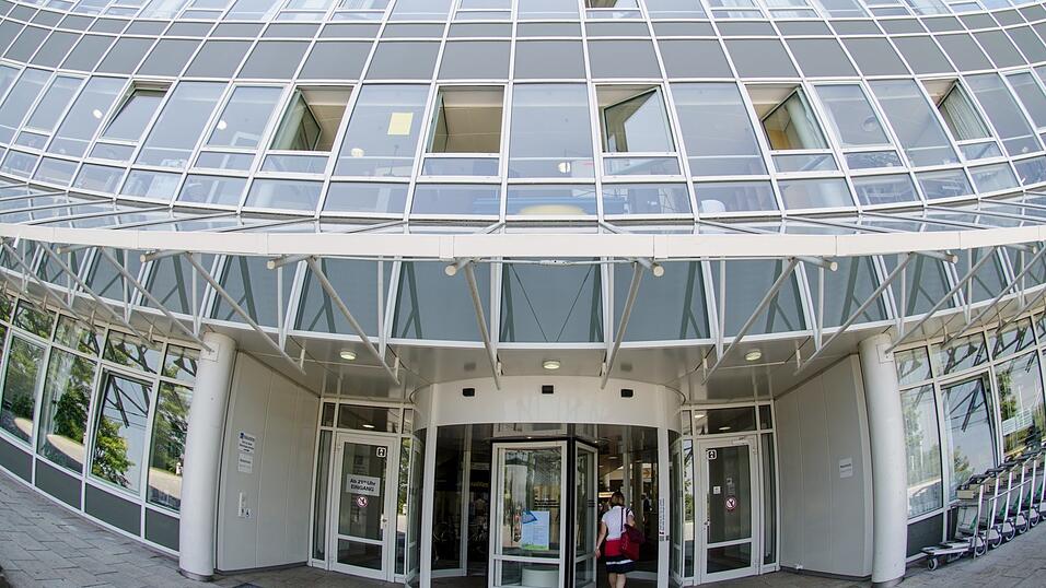 Warnstreiks hatten am Dienstag und Mittwoch Auswirkungen auf den Betrieb der Uniklinik Regensburg Warnstreiks hatten am Dienstag und Mittwoch Auswirkungen auf den Betrieb der Uniklinik Regensburg