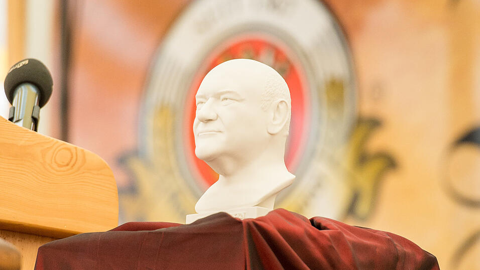 Alle Infos und Bilder gibt es hier.Foto: Mathias AdamImpressionen von der Volksfest-Er&ouml;ffnung im Nothaft-Festzelt.