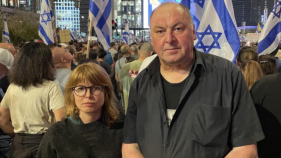 Wie schwer viele Palästinenser sich damit tun, das Leid der Israelis des 7. Oktobers anzuerkennen, erfuhr Marlene Schönberger (l.), die mit ihrem Kollegen Erhard Grundl Nahost besuchte. Wie schwer viele Palästinenser sich damit tun, das Leid der Israelis des 7. Oktobers anzuerkennen, erfuhr Marlene Schönberger (l.), die mit ihrem Kollegen Erhard Grundl Nahost besuchte.
