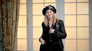 Schauspielerin Jeanette Hain ist seit ein paar Tagen in der ARD-Mediathek als Mafiapatin zu sehen. Schauspielerin Jeanette Hain ist seit ein paar Tagen in der ARD-Mediathek als Mafiapatin zu sehen.