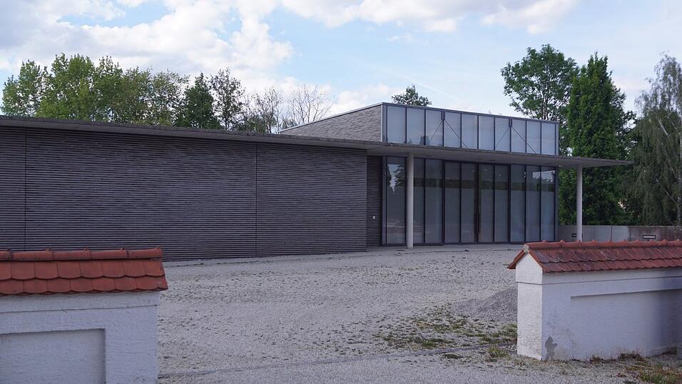 Im Trauerhaus Vilsbiburg hat es vor knapp zwei Monaten gebrannt. Die Schäden sind weitestgehend behoben. Im Trauerhaus Vilsbiburg hat es vor knapp zwei Monaten gebrannt. Die Schäden sind weitestgehend behoben.