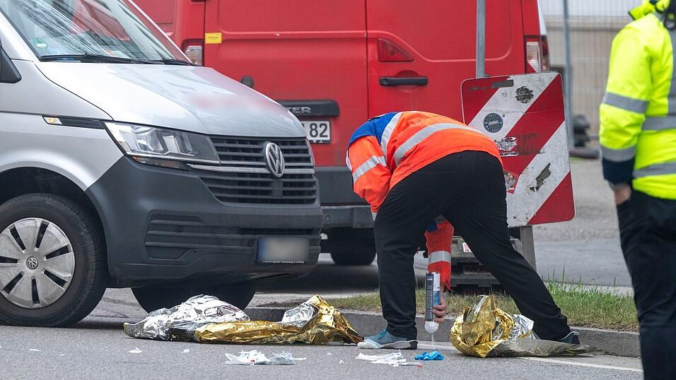 Polizisten sicherten Spuren am Ort des Geschehens.