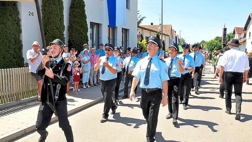 Die Feuerwehr Herrngiersdorf beim Festzug