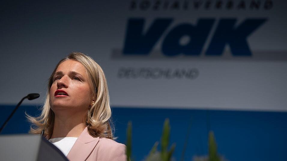VdK-Präsidentin Verena Bentele sieht den erneut geplanten Tankrabatt als falschen Weg (Archivbild) VdK-Präsidentin Verena Bentele sieht den erneut geplanten Tankrabatt als falschen Weg (Archivbild)