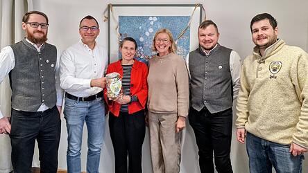 Die Abordnung des BBB1516 mit der gesch&auml;ftsf&uuml;hrenden Vorst&auml;ndin Manuela Bergh&auml;user und der Leitung des Sozialpsychiatrischen Diensts Kirsten Ho&szlig;.